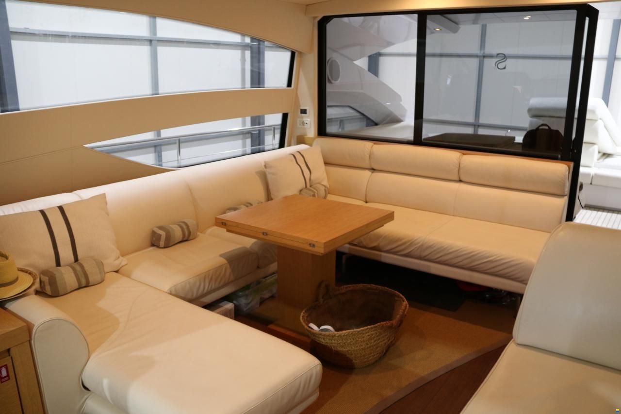 Pershing 64