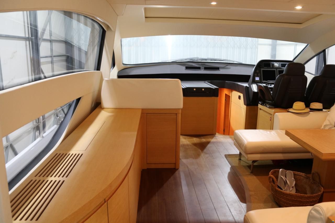 Pershing 64