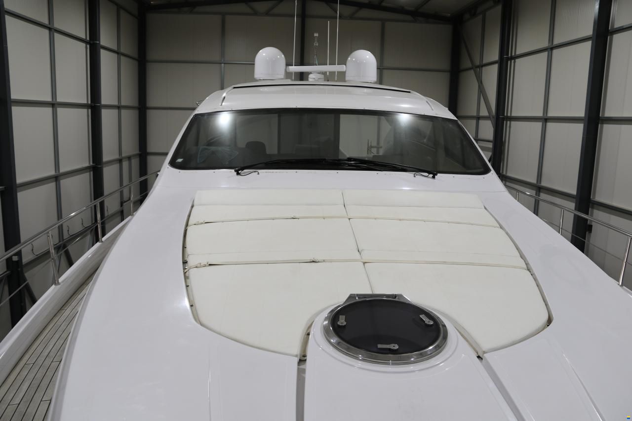 Pershing 64
