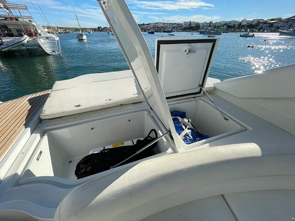 Pershing 52
