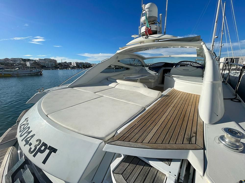 Pershing 52