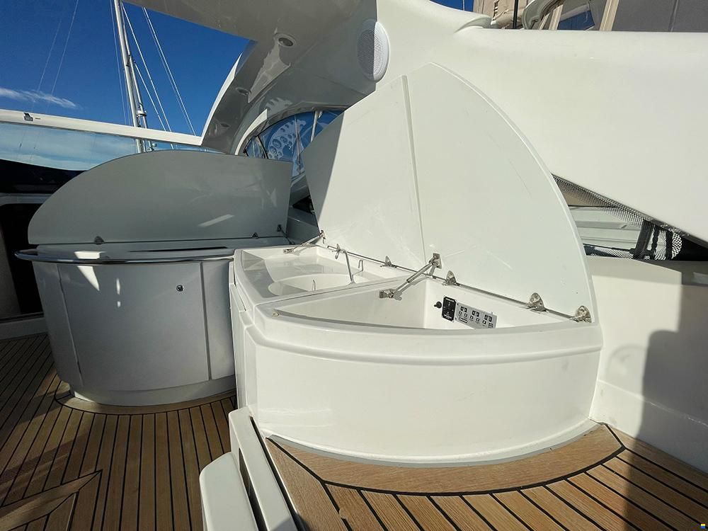 Pershing 52