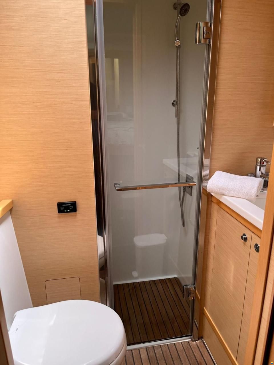 Lagoon 52