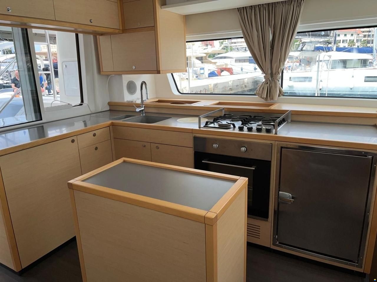 Lagoon 52