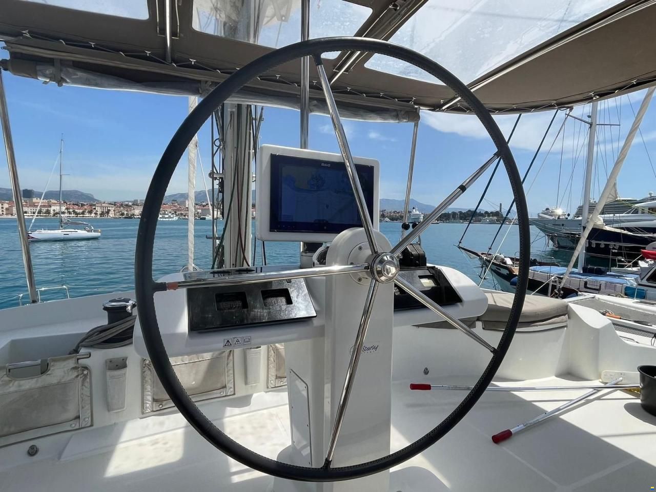 Lagoon 52
