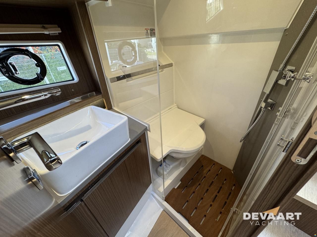 Sealine C335