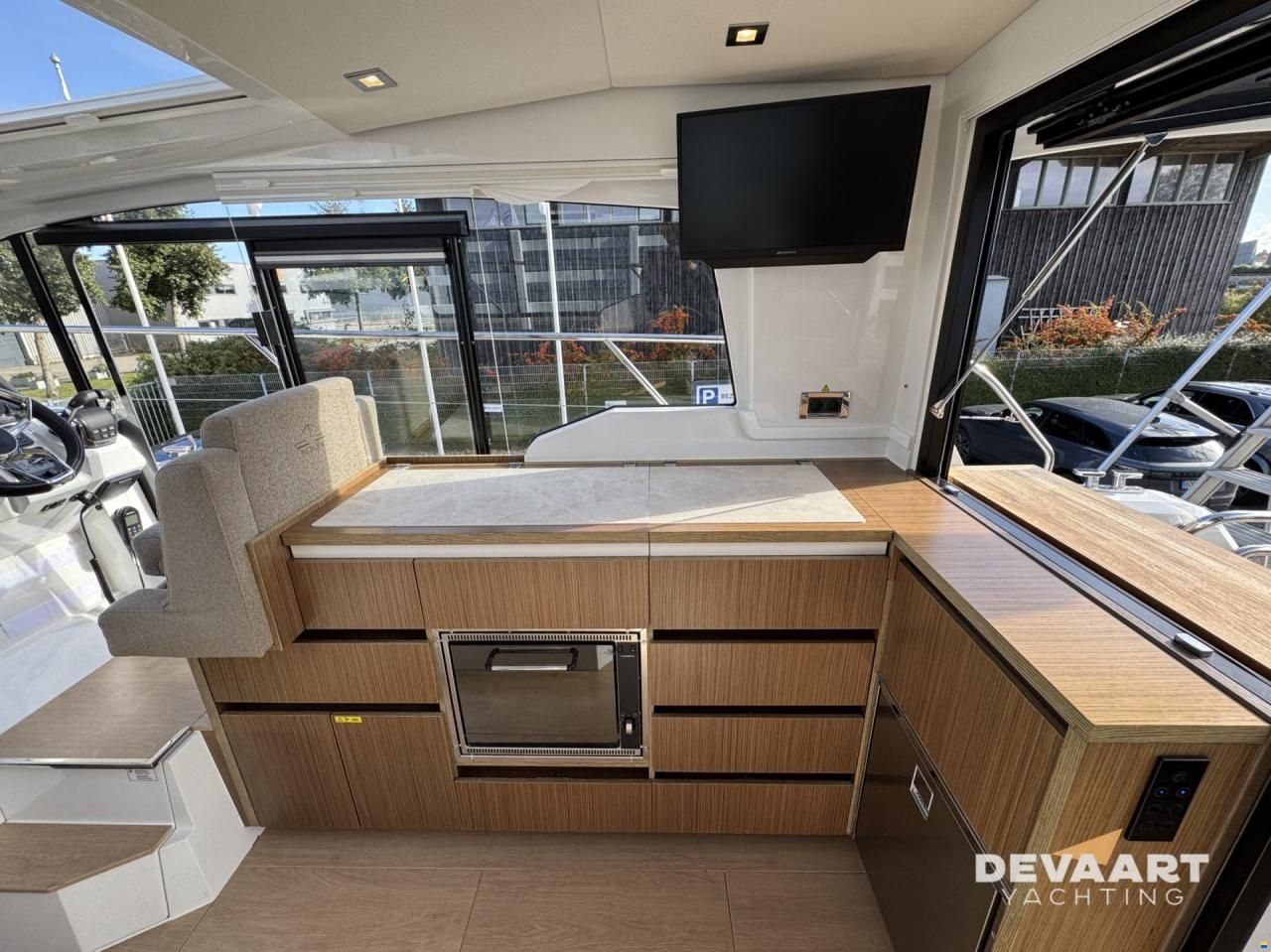 Sealine C335