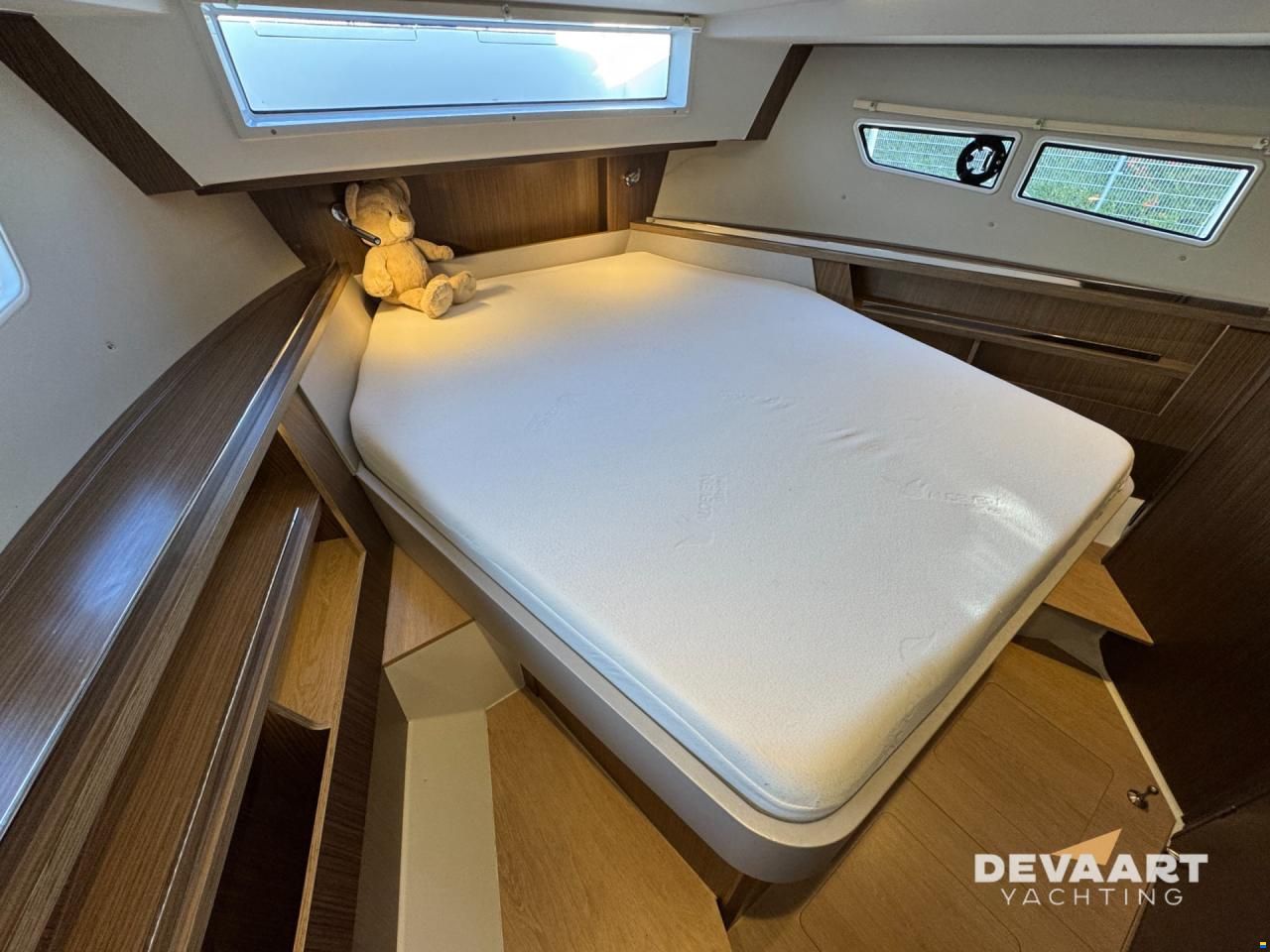 Sealine C335
