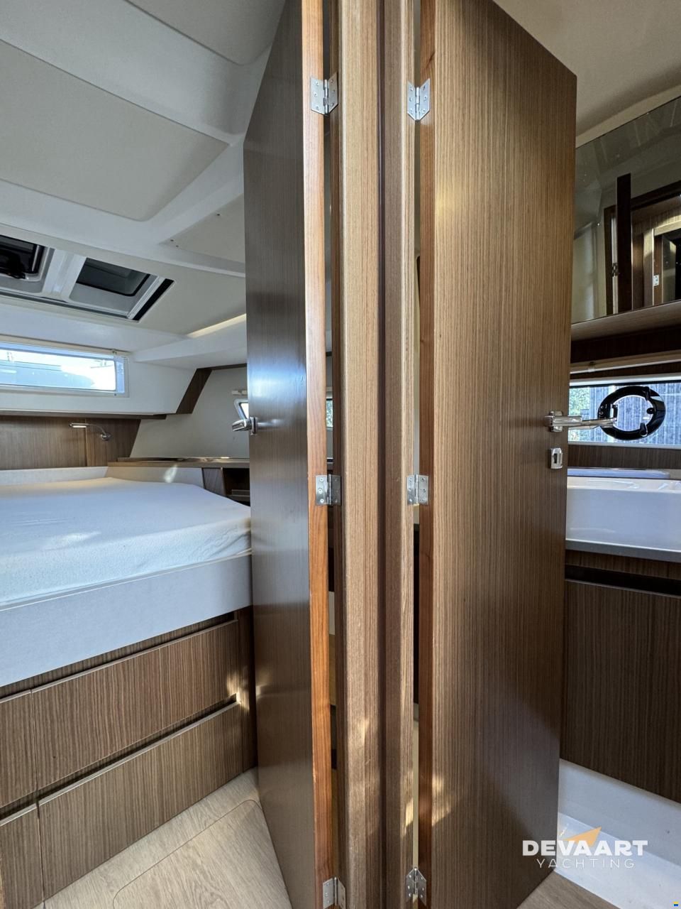 Sealine C335