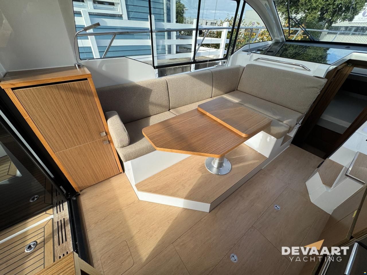 Sealine C335