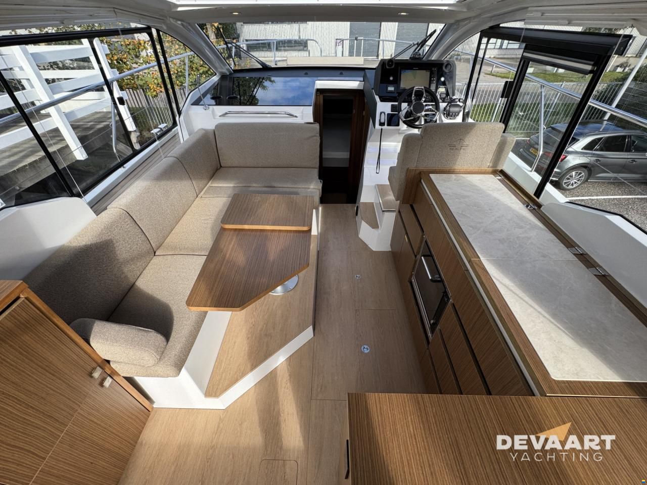 Sealine C335