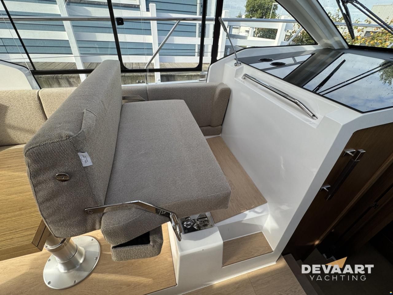 Sealine C335