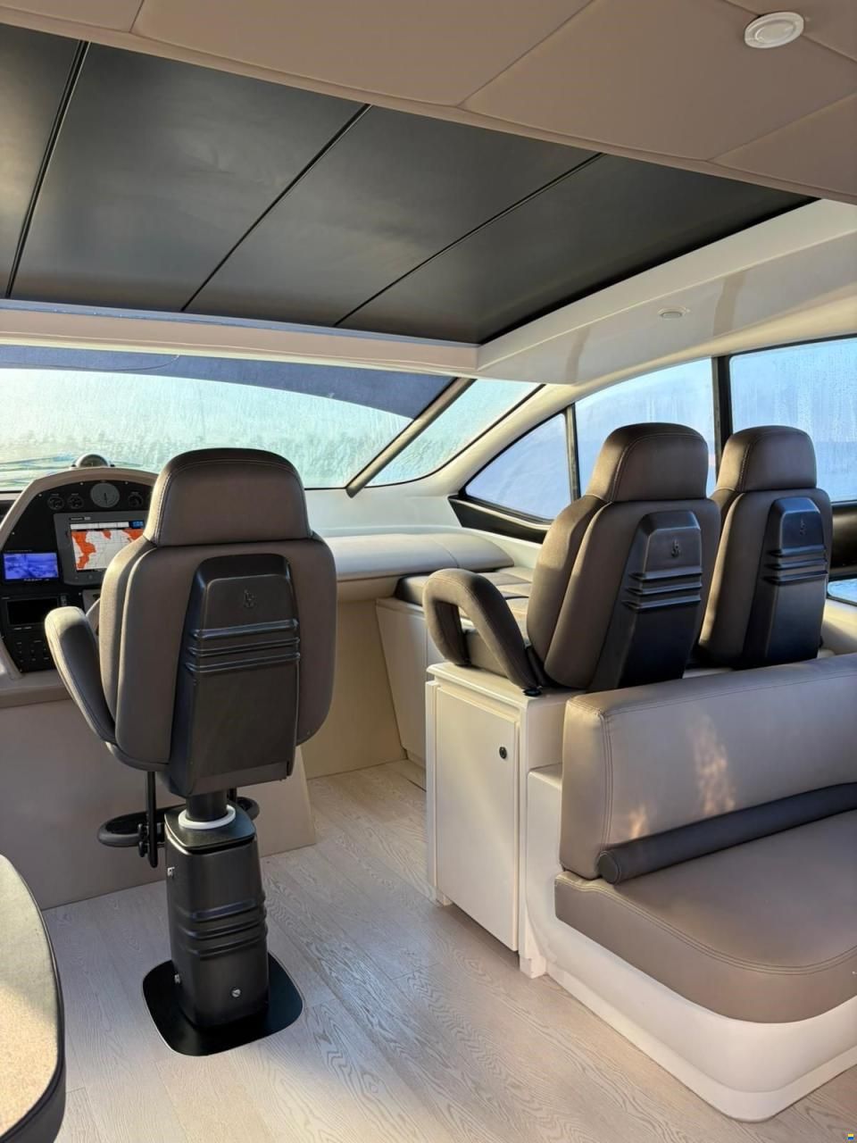 Pershing 62