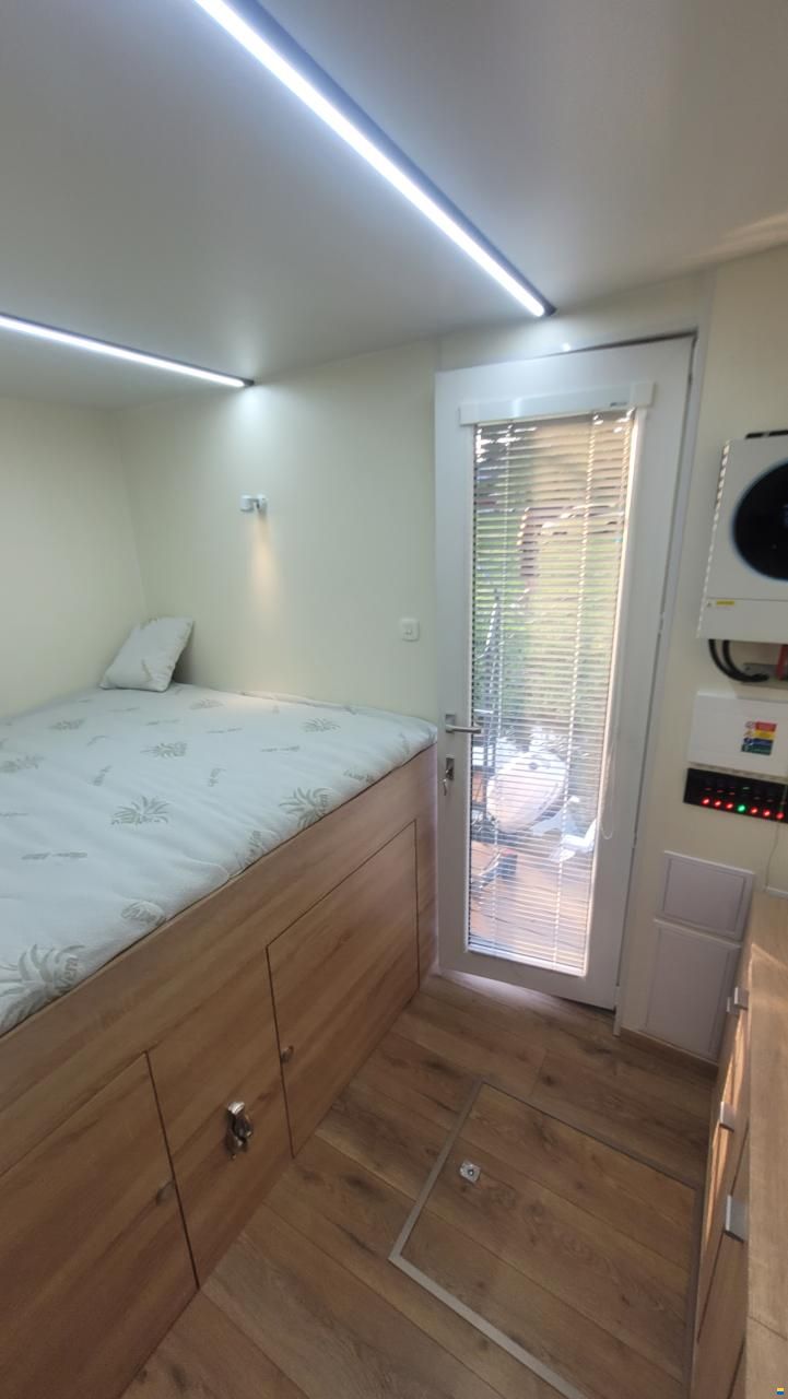 HOUSEBOAT SCHAB 12,1x3m