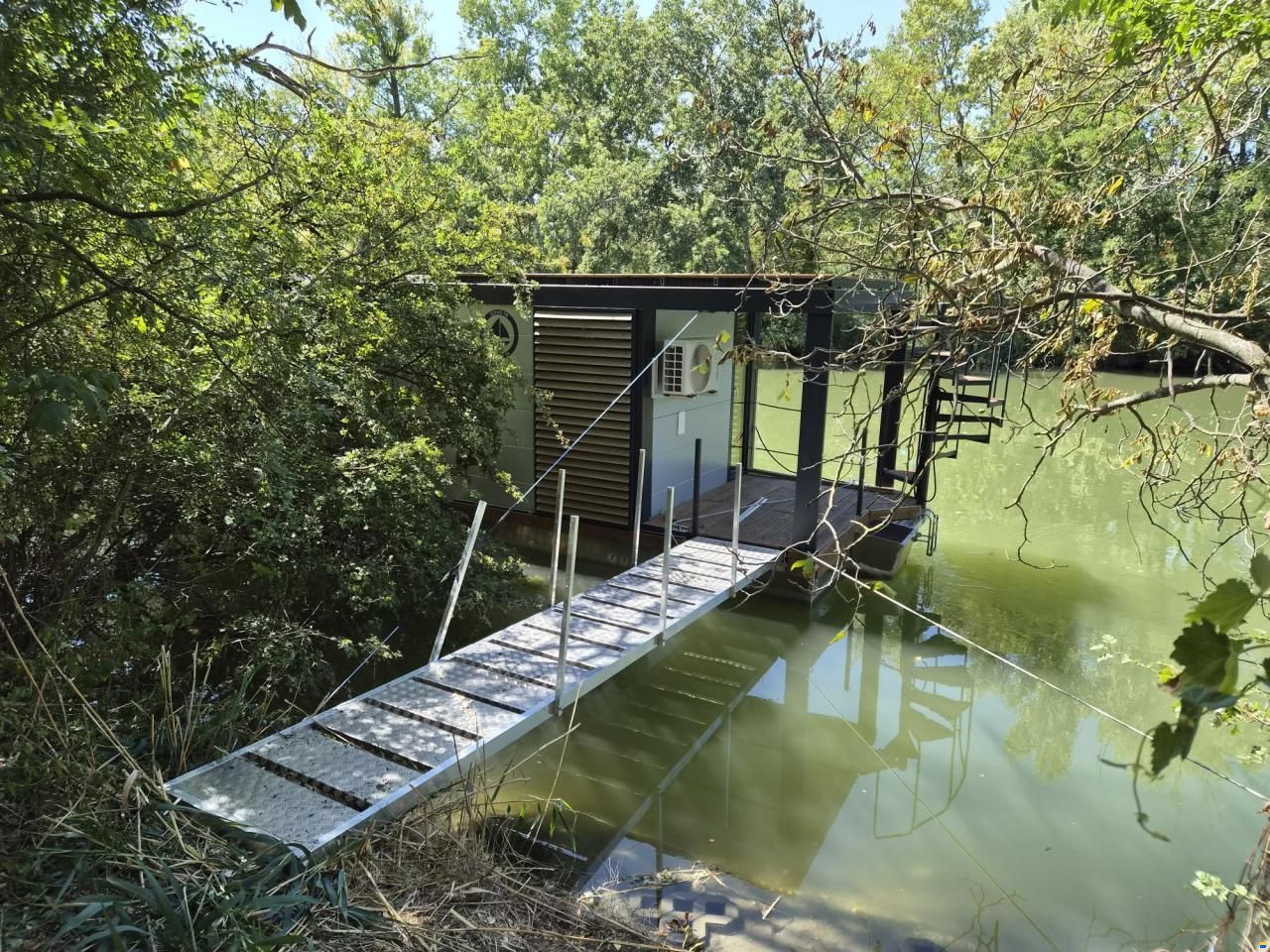 HOUSEBOAT SCHAB 12,1x3m