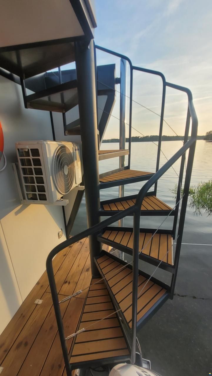 HOUSEBOAT SCHAB 12,1x3m
