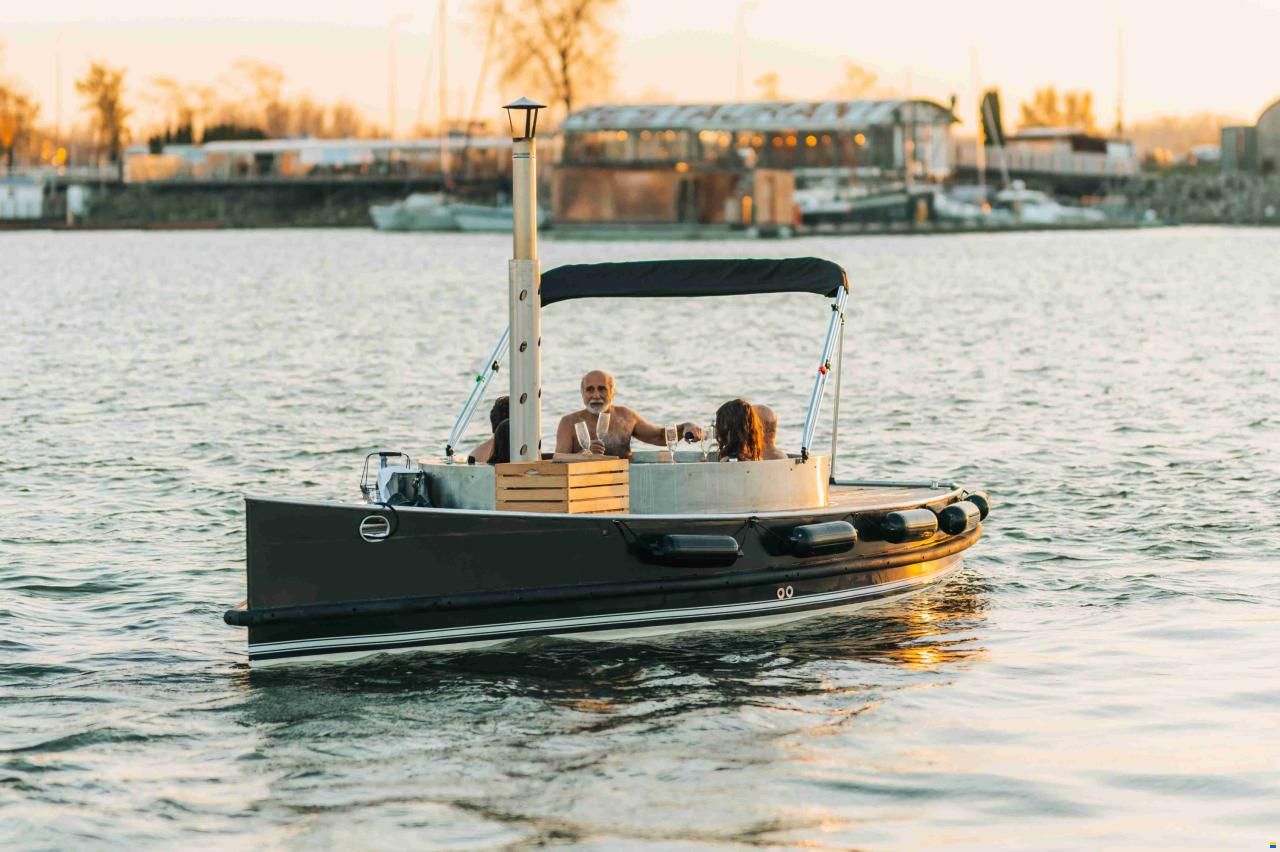FLOATING JACUZZI