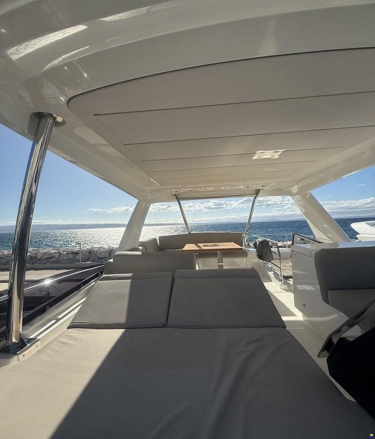 Prestige 590 Fly