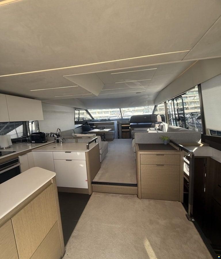 Prestige 590 Fly