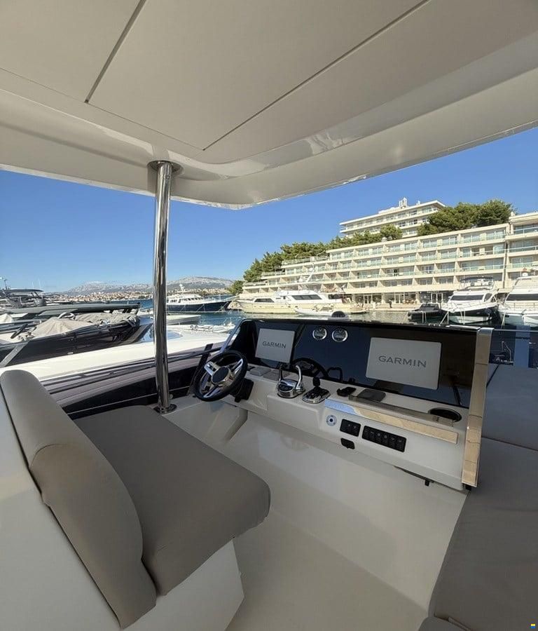 Prestige 590 Fly