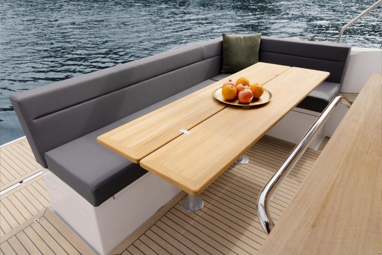 Sealine C335