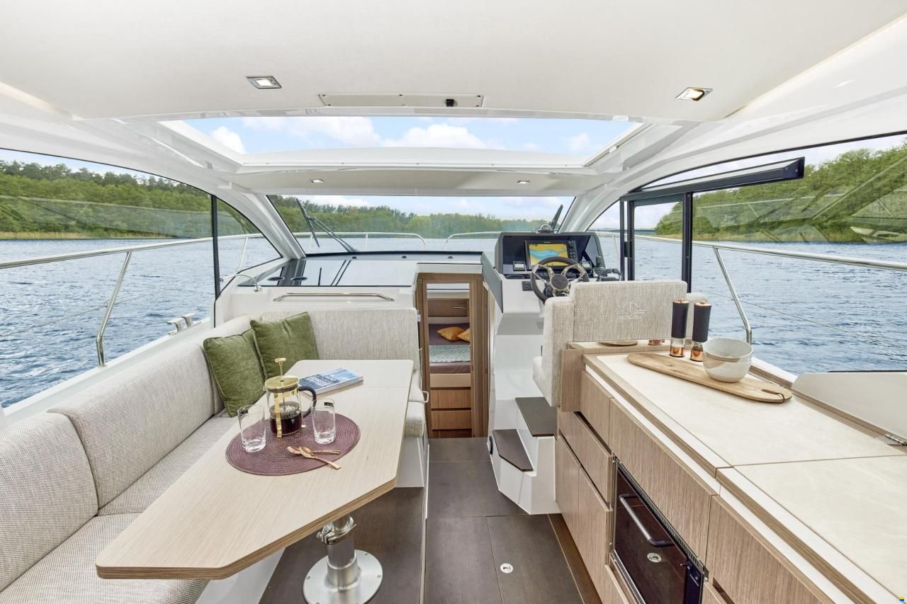 Sealine C335
