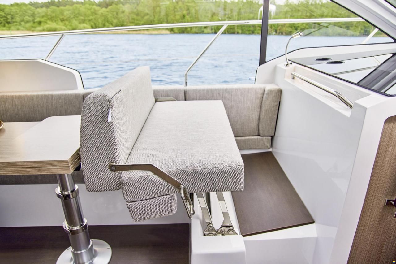 Sealine C335