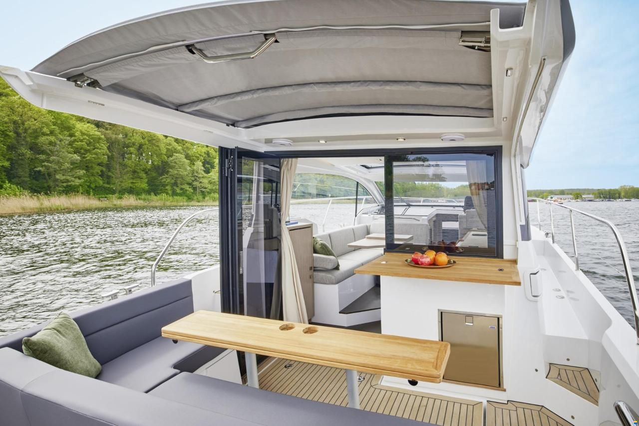 Sealine C335