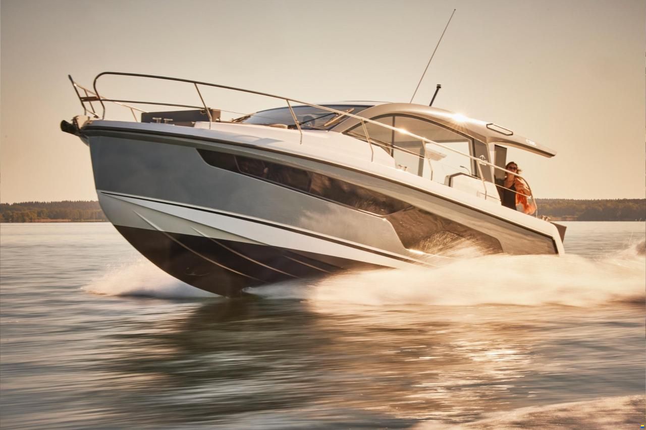 Sealine C335