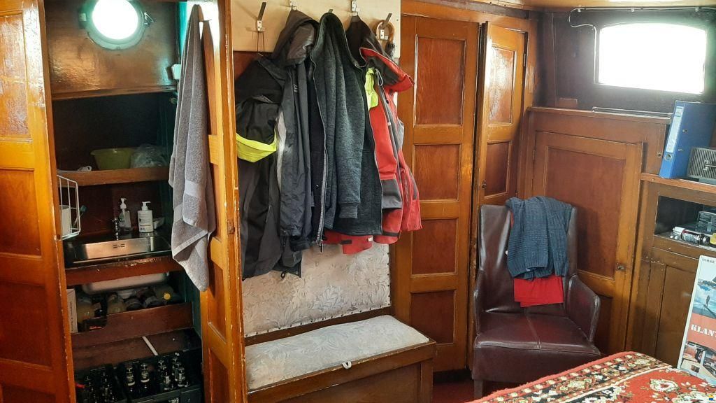 Tjalk Woonschip ex charter