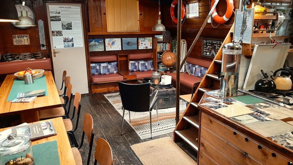 Tjalk Woonschip ex charter