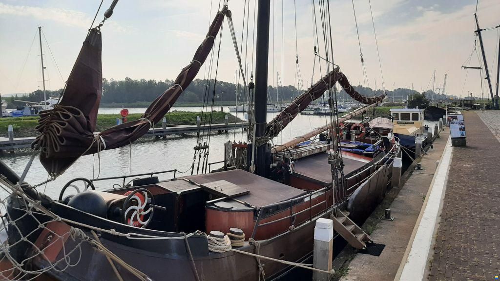 Tjalk Woonschip ex charter