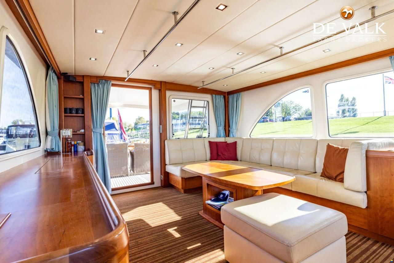 Vennekens Trawler 1800