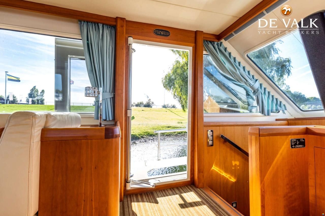 Vennekens Trawler 1800