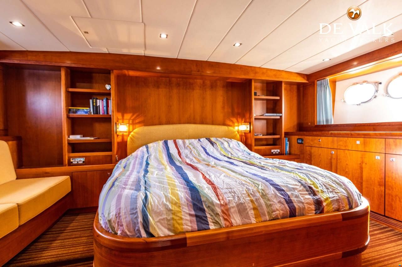 Vennekens Trawler 1800