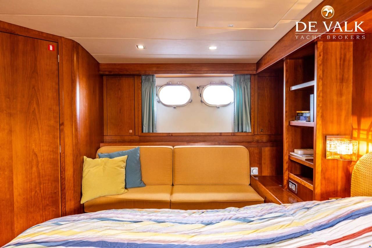 Vennekens Trawler 1800