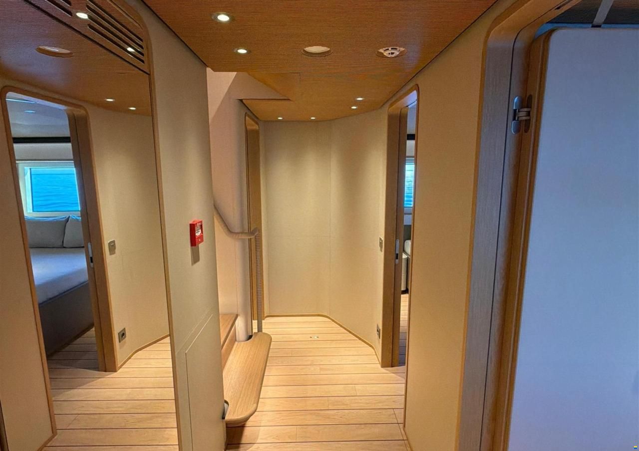 Ferretti Custom Line Navetta 38m