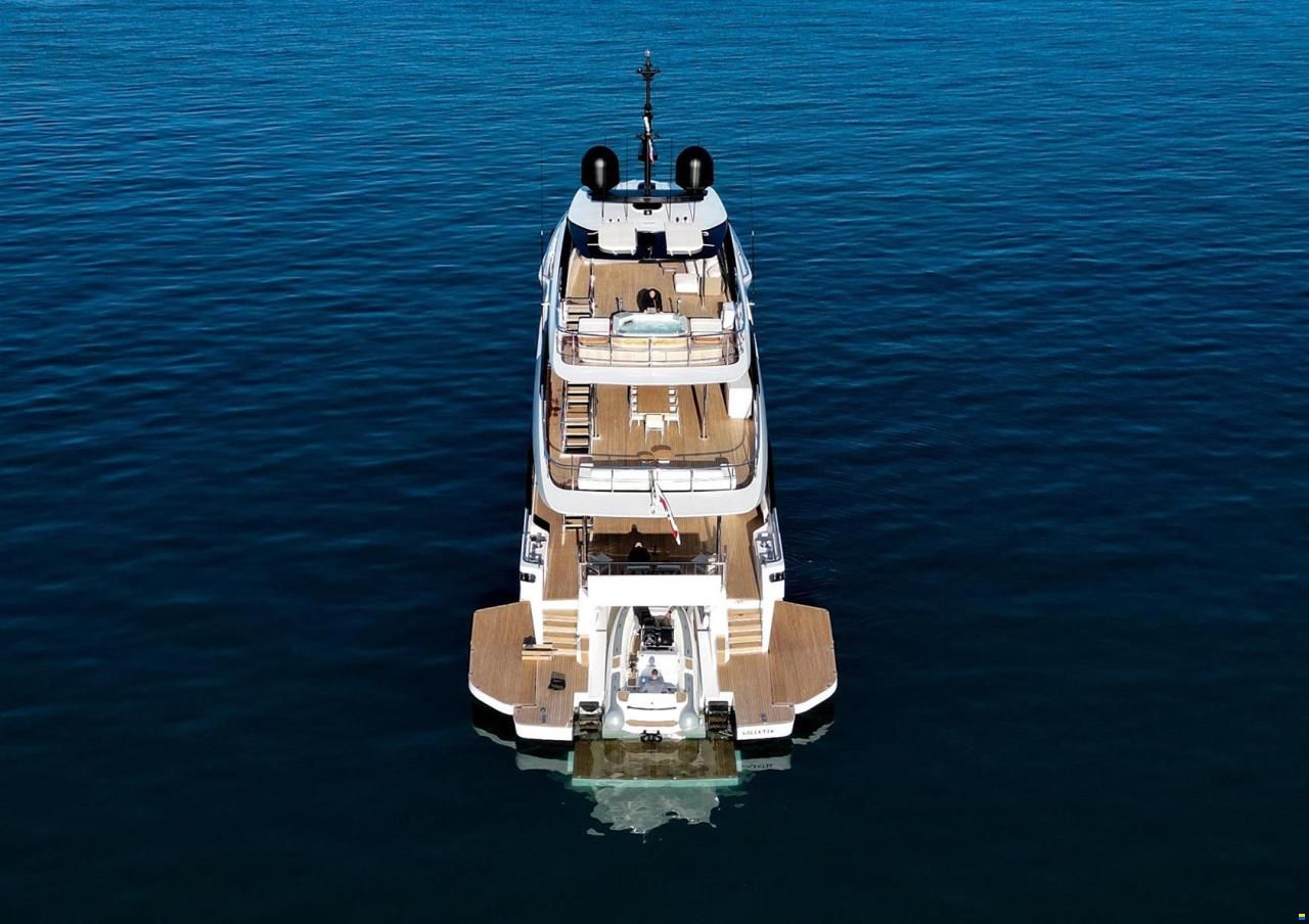 Ferretti Custom Line Navetta 38m