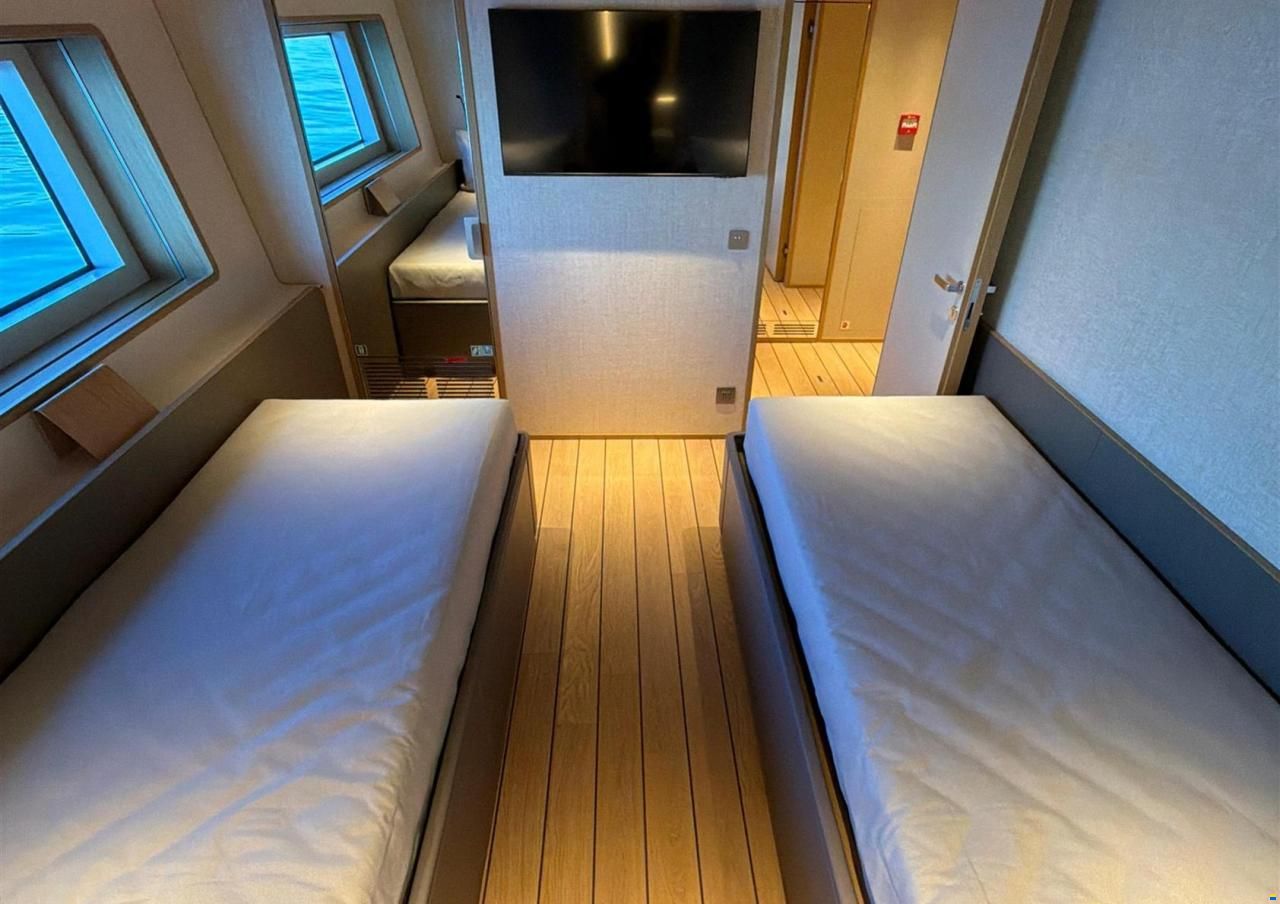 Ferretti Custom Line Navetta 38m