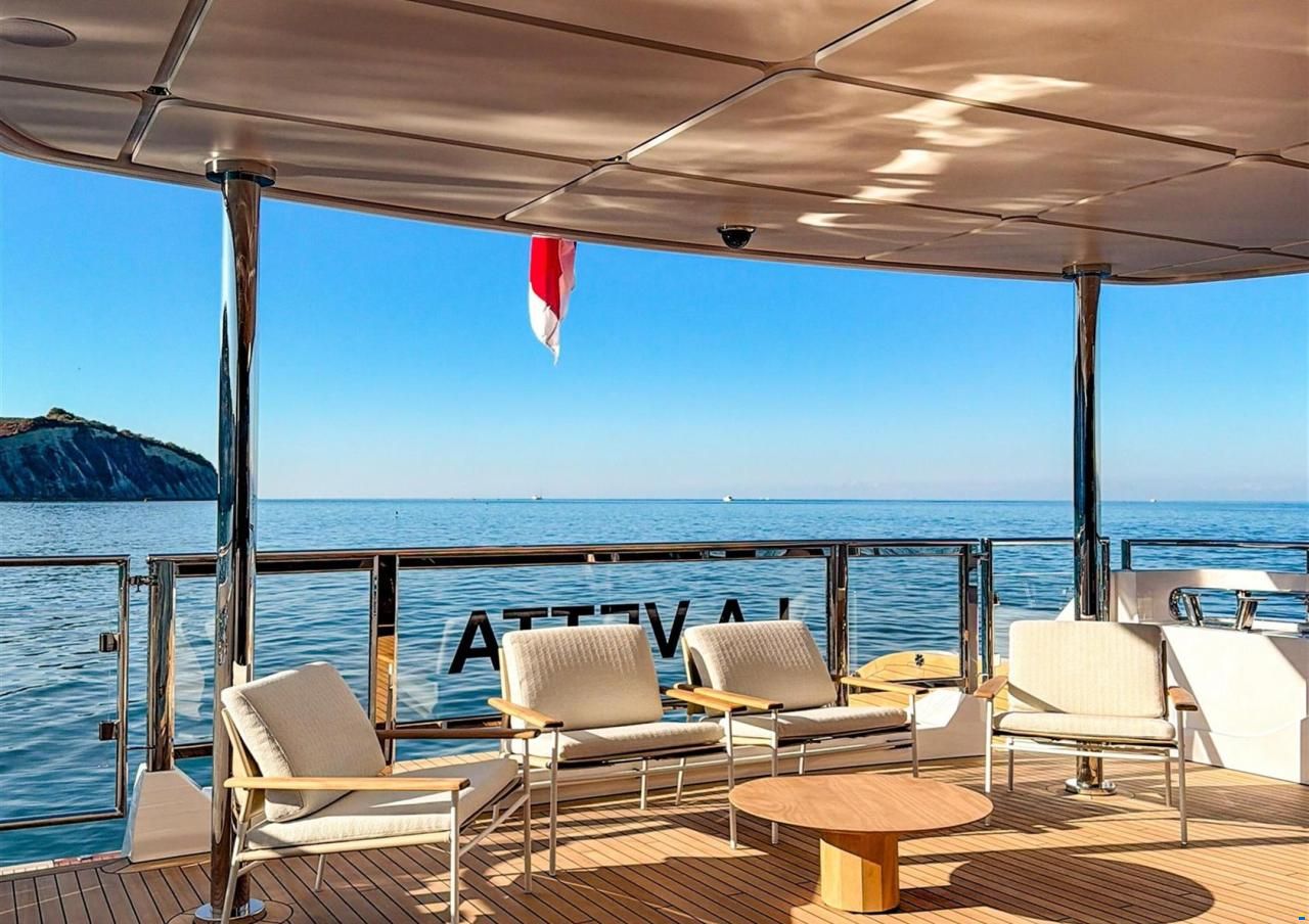 Ferretti Custom Line Navetta 38m