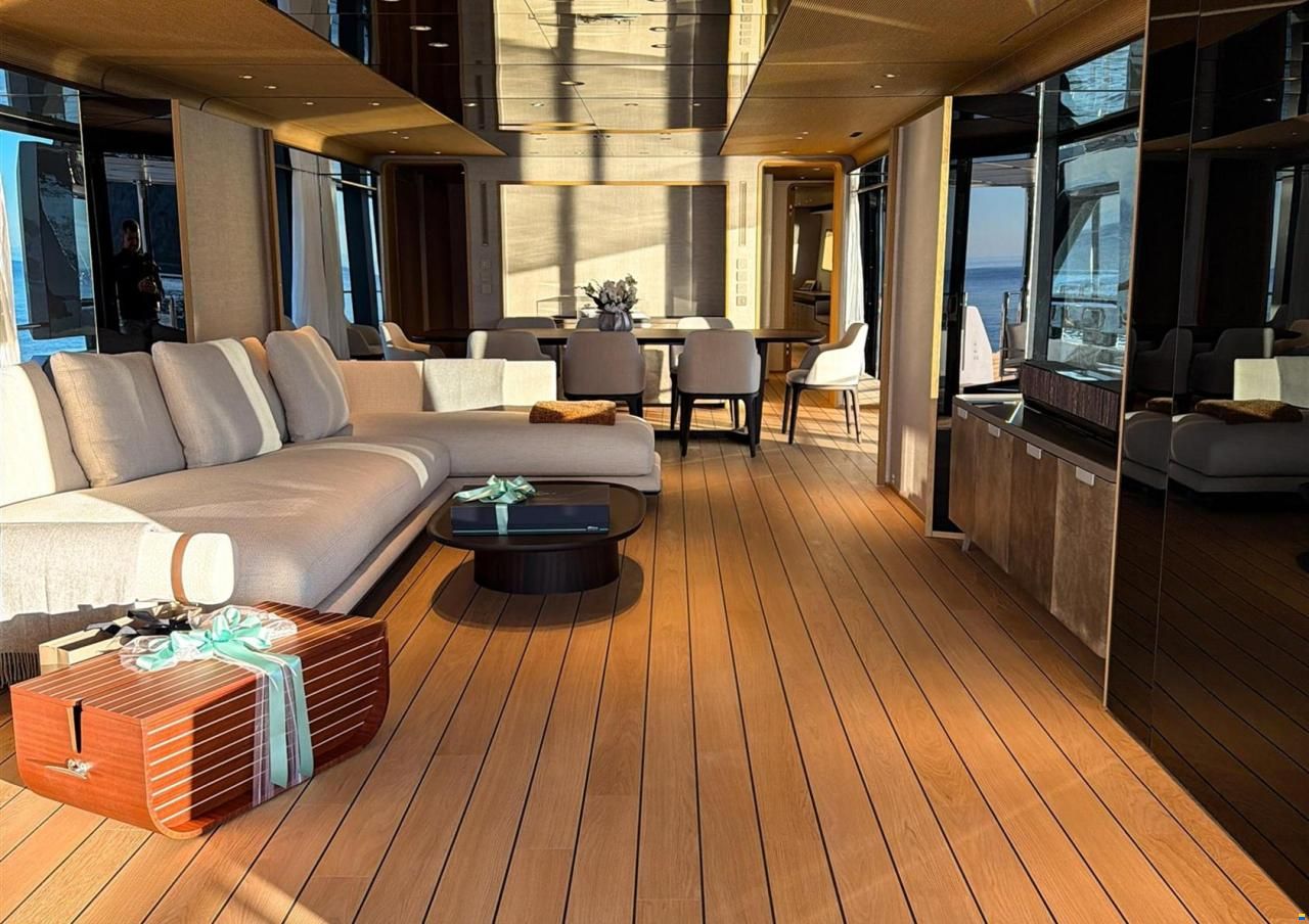Ferretti Custom Line Navetta 38m