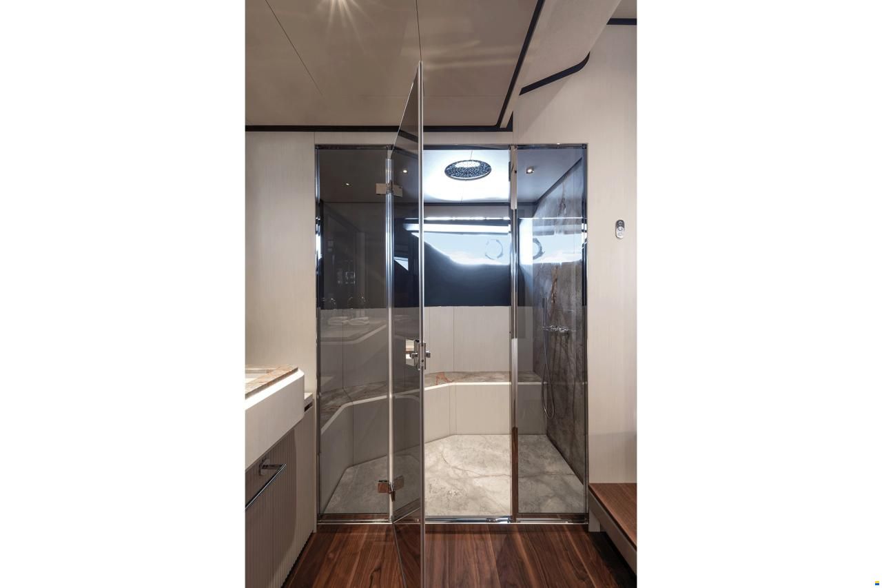 Ferretti 940