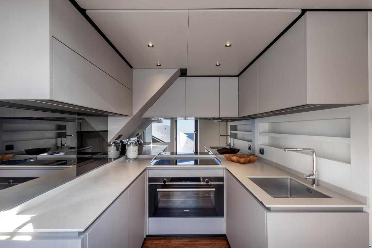 Ferretti 940