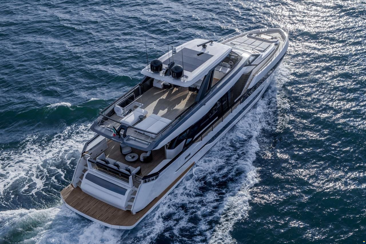 Ferretti 940