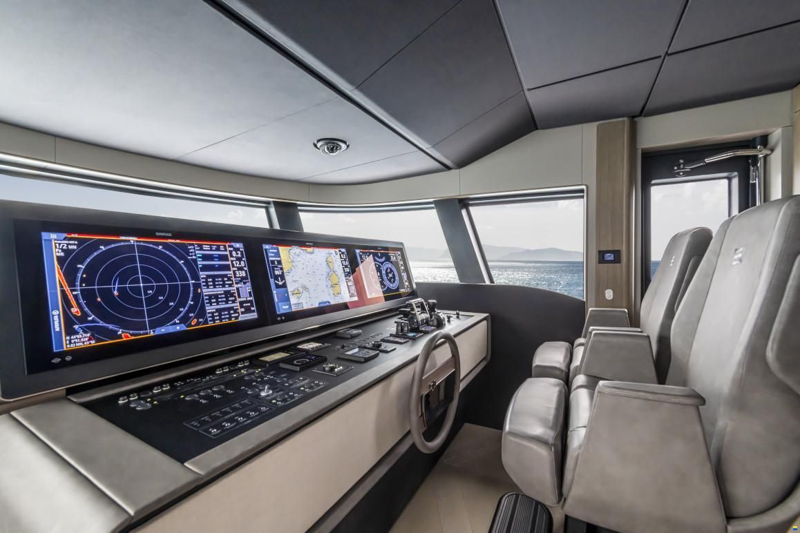 Ferretti Infynito 90