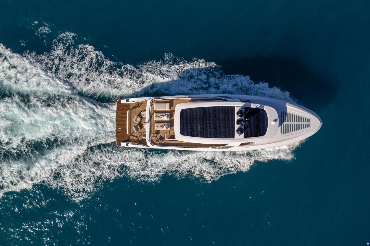 Ferretti Infynito 90