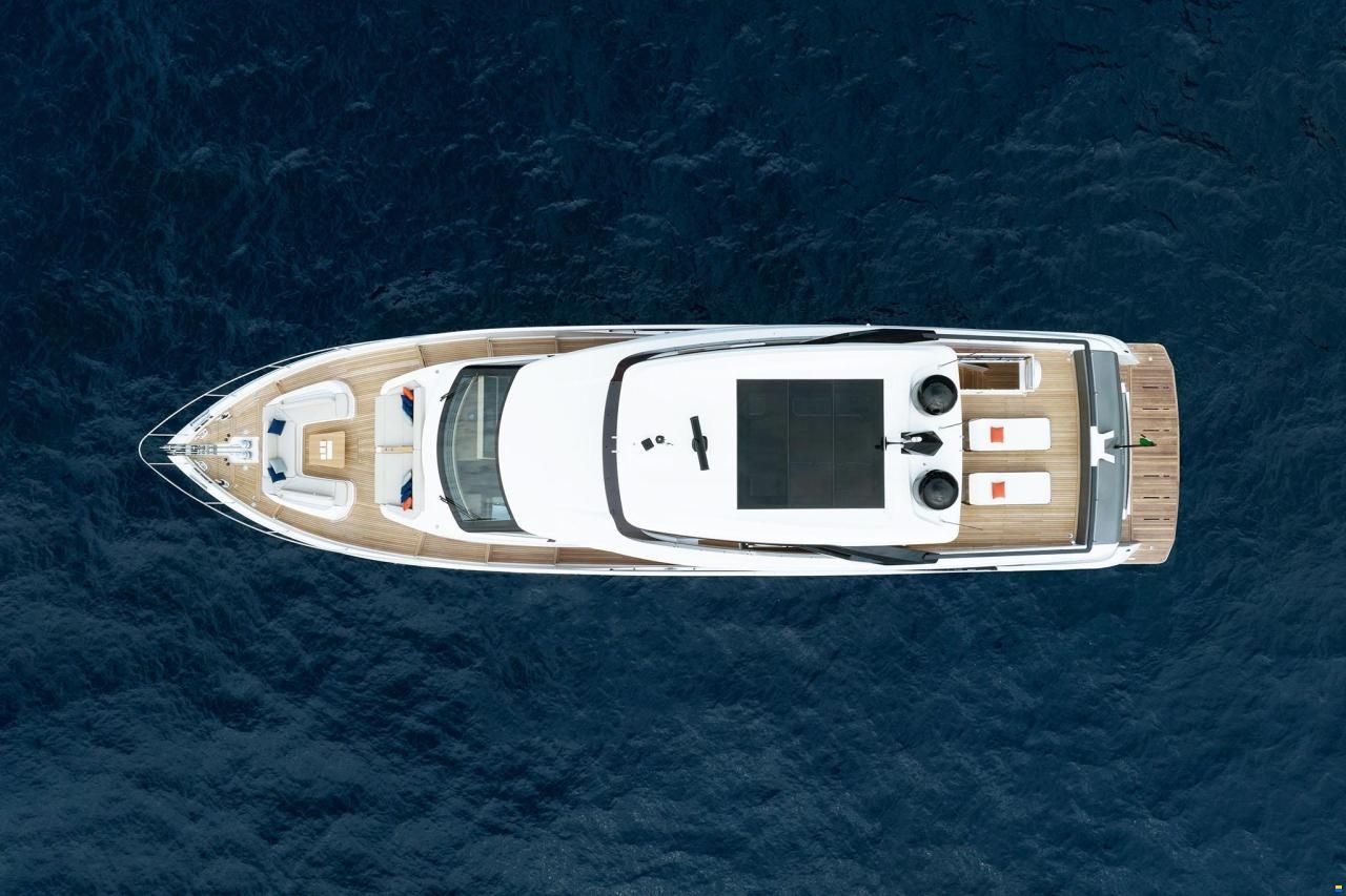 Ferretti 860
