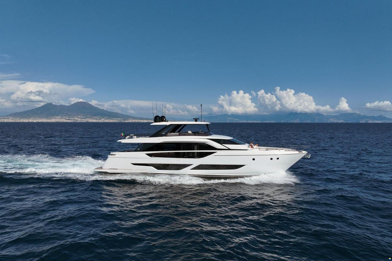 Ferretti 860