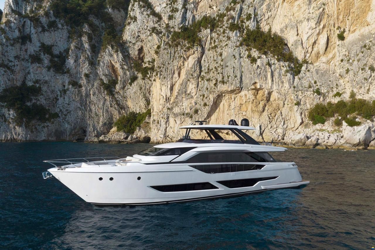 Ferretti 860