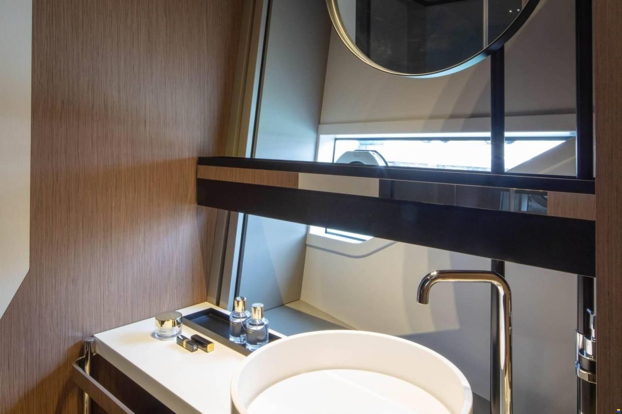 Ferretti 720
